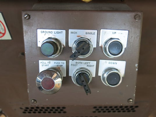 10" gauge x 9" x 9" DiAcro, hydraulic notcher, 230/460 3ph, table guides/stops, blades are in good shape - Image 4