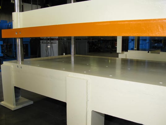 118 Ton, 80" x 54", down-acting, 4-post, 28" daylight, 17.5" stroke, 23" work height, #1857 - Image 4