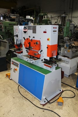 4.72" x 4.72" x 2/4" Hoston #HIW-60, Dual Station Iron Worker, 66 Ton, 3.15" ram stroke, 11.81" throat depth - Image 2