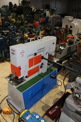 4.72" x 4.72" x 2/4" Hoston #HIW-60, Dual Station Iron Worker, 66 Ton, 3.15" ram stroke, 11.81" throat depth - Image 4