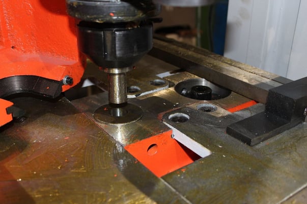 4.72" x 4.72" x 2/4" Hoston #HIW-60, Dual Station Iron Worker, 66 Ton, 3.15" ram stroke, 11.81" throat depth - Image 8