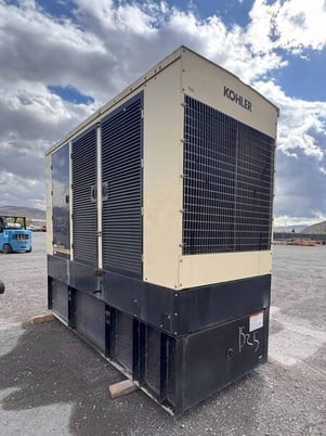 300 KW Kohler #300REOZDD, diesel generator set, weather enclosure, 480 Volts, 3 phase, 360 hours, 2008 - Image 4