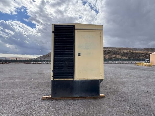 300 KW Kohler #300REOZDD, diesel generator set, weather enclosure, 480 Volts, 3 phase, 360 hours, 2008 - Image 6