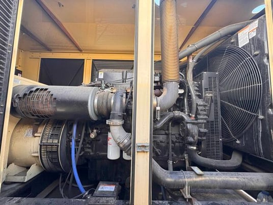 300 KW Kohler #300REOZDD, diesel generator set, weather enclosure, 480 Volts, 3 phase, 360 hours, 2008 - Image 10