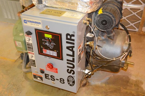 111 acfm, 125/135 psig, Sullair #ES8-30H/A, single stage fluid rotary screw air compressor, 30 HP, 2005 - Image 1