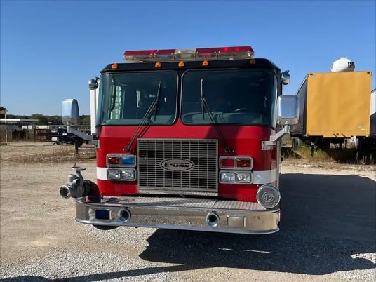 E-ONE #SO120984, fire engine, crew cab, 8.3 L Cummins engine, class 8, 2000 - Image 3