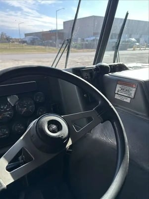 E-ONE #SO120984, fire engine, crew cab, 8.3 L Cummins engine, class 8, 2000 - Image 7