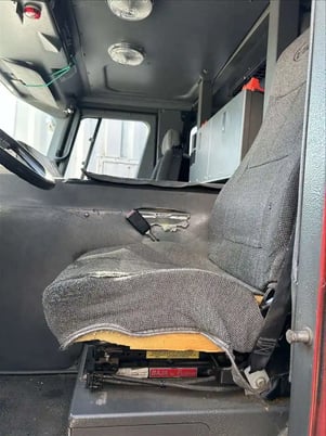 E-ONE #SO120984, fire engine, crew cab, 8.3 L Cummins engine, class 8, 2000 - Image 10