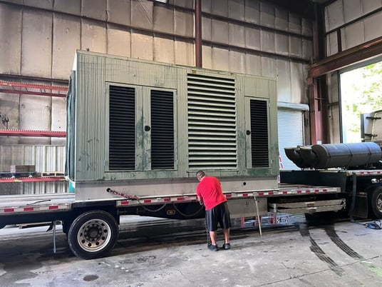 680 KW Cummins #GTA38G3, Natural gas generator, 277/480 Volts, 264 hours, 2004 - Image 1