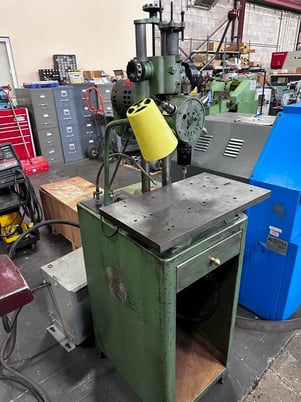 6 Spindle Burgmaster, turret drill, drill chucks, tapping head, automatic indexing turret - Image 2