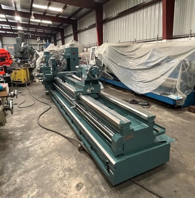 35" x 120" Vantage #PA3512U, 12.5" hole, 400 RPM, 4-jaw 28" chuck, 40 HP, taper, DRO' s, chip conveyor, 2008 - Image 2