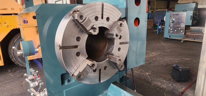 35" x 120" Vantage #PA3512U, 12.5" hole, 400 RPM, 4-jaw 28" chuck, 40 HP, taper, DRO' s, chip conveyor, 2008 - Image 4