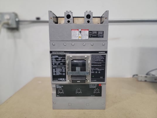 800 Amps, Siemens, HMXD63B800, Sentron circuit breaker, 3-pole, 600 Volts, like new - Image 1