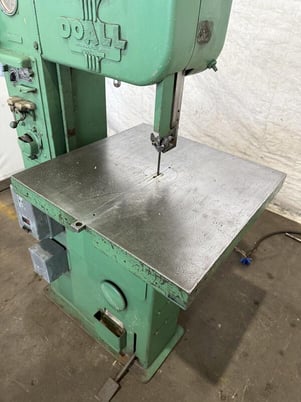 16" DoAll #ML-16, vertical bandsaw, 24" x 24" table, 50-1600 RPM, DBW-10 30 AMP blade welder - Image 4
