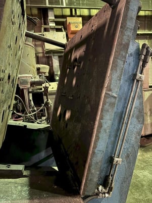 Stahl, permenant molding machine with 36" x 46" platen, hydraulic system and controls - Image 4