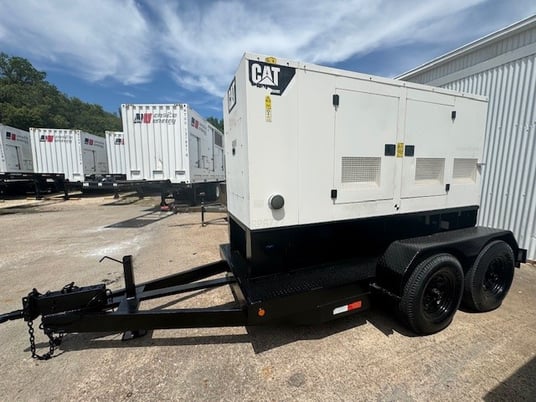100 KW Caterpillar #XQ100, diesel towable rental generator, sound attenuated enclosure, 208/480 Volts, 2007 - Image 1