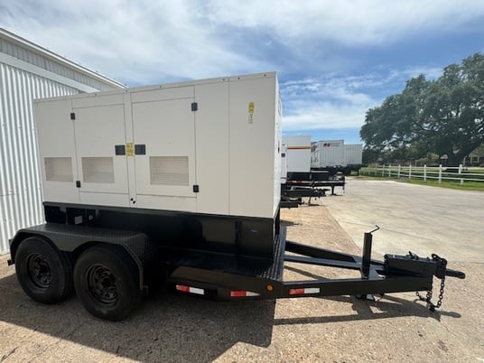 100 KW Caterpillar #XQ100, diesel towable rental generator, sound attenuated enclosure, 208/480 Volts, 2007 - Image 2