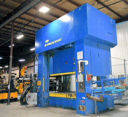 550 Ton, Komatsu #E2F-500, straight side double crank, 11.8" stroke, 33" Shut Height, 9.84" adj., 118.11" - Image 2