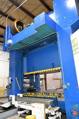 550 Ton, Komatsu #E2F-500, straight side double crank, 11.8" stroke, 33" Shut Height, 9.84" adj., 118.11" - Image 3