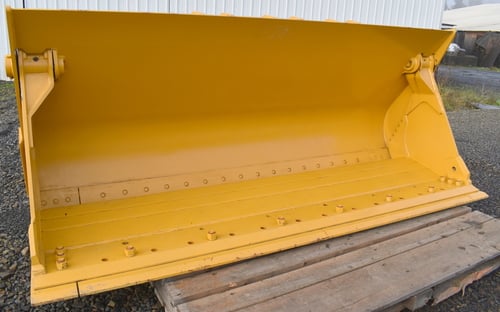 126" PSM mfg., 4 in 1 bucket 3-1/2 yards, fits 950 Caterpillar wheel loader, never used - Image 3
