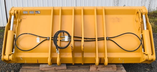 126" PSM mfg., 4 in 1 bucket 3-1/2 yards, fits 950 Caterpillar wheel loader, never used - Image 5