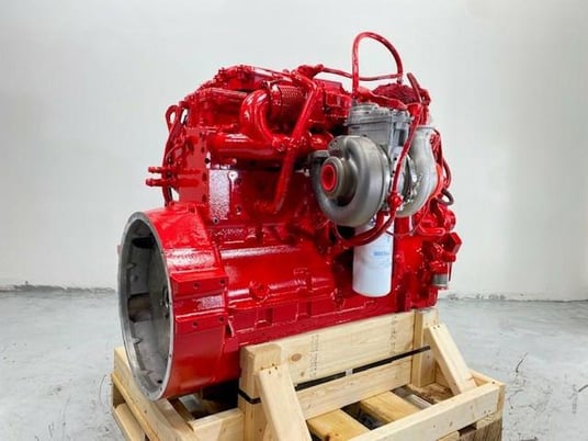 260 HP Cummins ISC, Complete Diesel Truck Engine, Used - Image 2