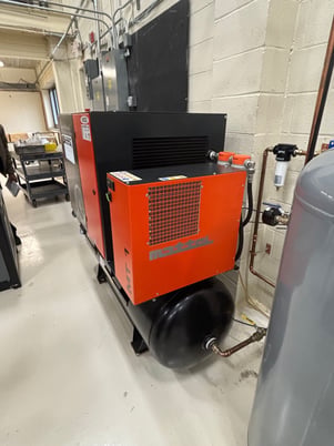 7 HP Mattei #Blade-5-HHX, rotary vane air compressor, 25 scfm, 175 psi, 80 gallon tank mounted, 2016 - Image 2