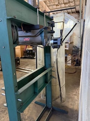 25 Ton, Dake #6-225, air operated h-frame press - Image 6