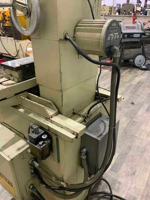 6" x 18" DoAll #VS618, surface grinder, 7" x 1/2" grinding wheel, 15" work height, lube system, 1 HP - Image 5