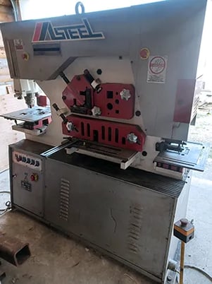 5.5" x 5.5" x 1/2" MAsteel #MIWH-80, ironworker, 90 ton, 10 HP, 2 foot pedal, 2018 - Image 4