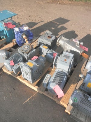 0.25 HP @ 1700 RPM, Eurodrive #S47DT71C4, Right Angle Gear Reducer Gearbox, 104.80 :1 Ratio, 16 RPM Output - Image 5