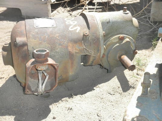 1/6 HP, Master #147043, Right Angle Gearmotor, 1.00 :1 Ratio - Image 1