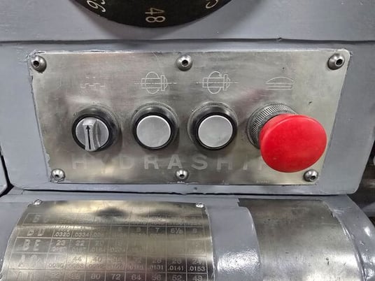 10" x 36" Cincinnati, toolroom precision hydrashift lathe, 6" 3-jaw chuck, 35-1200 RPM, taper, Steady Rest - Image 4