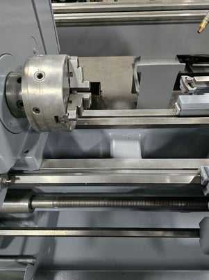 10" x 36" Cincinnati, toolroom precision hydrashift lathe, 6" 3-jaw chuck, 35-1200 RPM, taper, Steady Rest - Image 6
