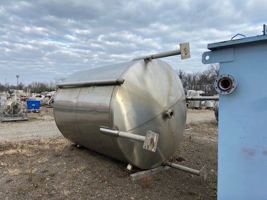 3000 gallon Stainless Steel tank, 95" dia. x 8' straight side, dish top & bottom, 3" center bottom outlet - Image 9
