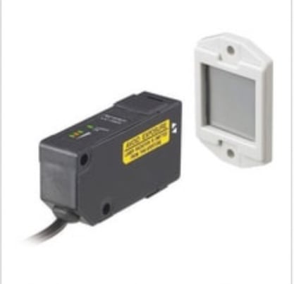 Keyence LV-H65 Digital Laser Sensor, Retro-Reflective Sensor Head, Area Type - Image 1