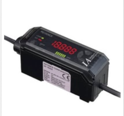Keyence IL-1000 CMOS Multi-Function Analog Laser Sensor, Amplifier, DIN-Rail - Image 1