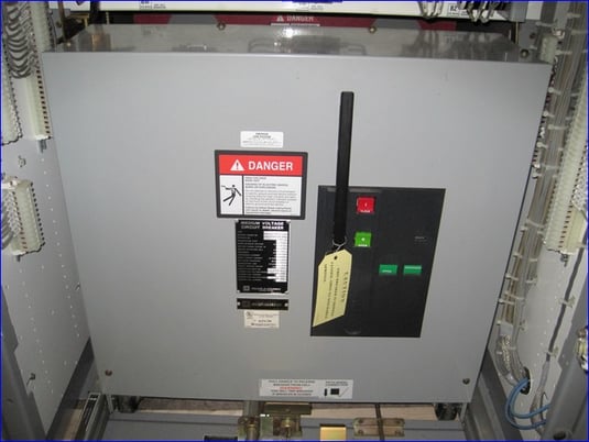 2000 Amps, Square D, V5D-3253-YJ00, main tie main gear, 250 MVA, 120 VAC Close/Charge volt. (3 available) - Image 1