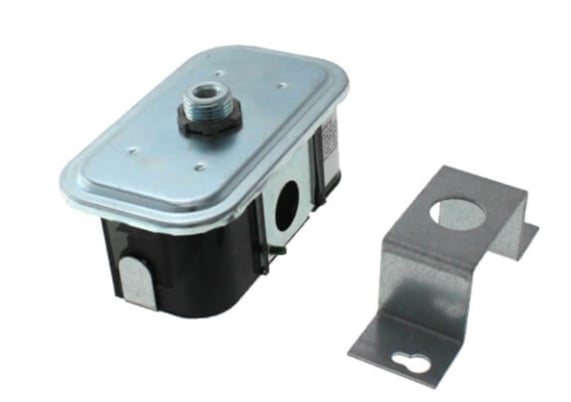 Johnson Controls P32AC-8C Sensitive Differential Pressure Switch - Image 1