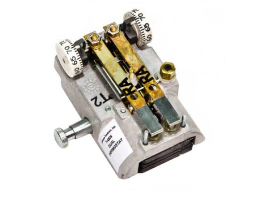 Johnson Controls T-4506-209 Reverse Acting Dual Temperature Pneumatic Thermostat - Image 1