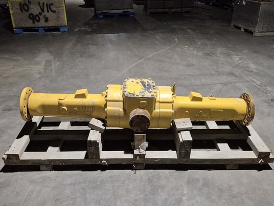 Komatsu #417-22-23210, front axle housing - Image 1