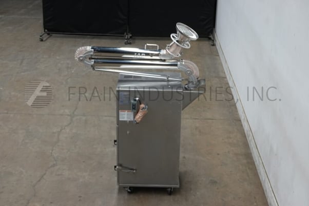 175-550 scfm Torit #70, cabinet style self contained baghouse dust collector, 120 sq.ft., 1 HP blower - Image 3