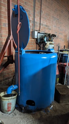 Barrett #402-E, chip wringer, 23" x 15" chip pan, 2.1 cu.ft., 6 HP, 1200 RPM, lid lock, brake - Image 1