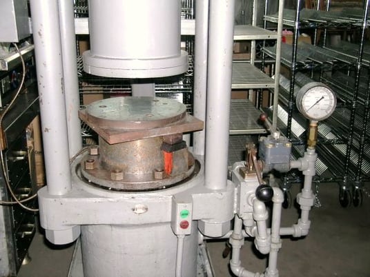 80 Ton, Elmes, 4-post. 12" diameter heated platens. Upacting bottom. New BARCOL controls. Older, but - Image 3