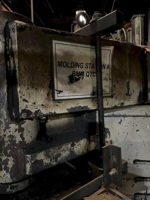 BMM #QCT5, molding machine with controls - Image 2