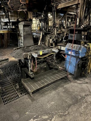 BMM #QCT5, molding machine with controls - Image 3