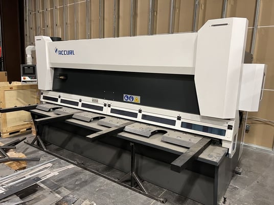 1/4" x 10' Accurl #MS8-6x3200, CNC hydraulic shear, Delem Control, 31.4" back gauge, 17 hold dpowns, 2022 - Image 3