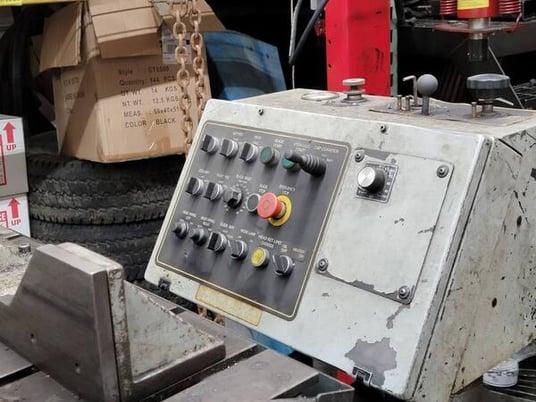 18" x 20" Hyd-Mech #V-18-Series-II, vertical bandsaw, 75-400 SFM, 19" wheel diameter, 38" table height, 2008 - Image 4