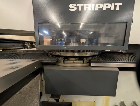 LVD #V20-1525, turret punch, 2011 - Image 2