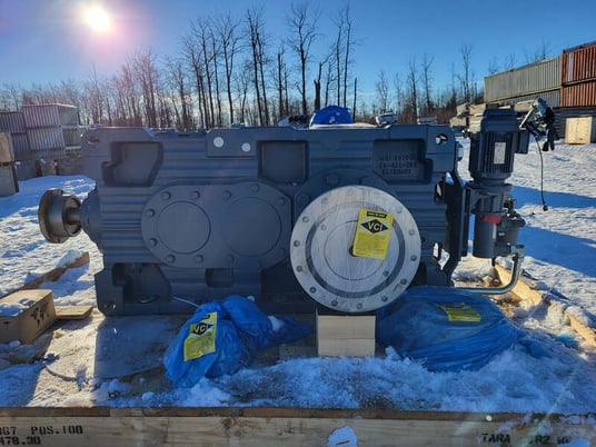 830 HP @ 1800 RPM, Sew-Eurodrive #X3KS220/HU/6, bevel helical gear unit, 12.56 ratio, new surplus, 2018 - Image 1